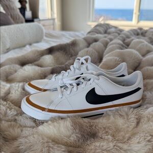 Nike White Sneakers with Black Swoosh and Brown Trim NWOT Boys 6Y